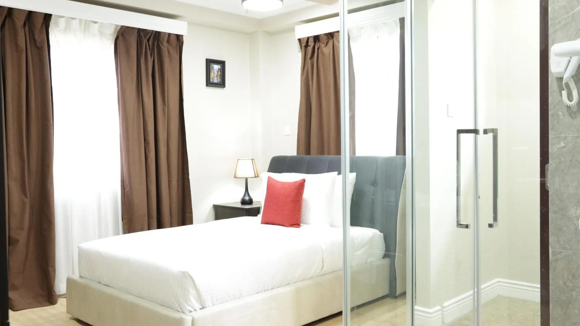 Myah'S Hotel Brighton Village