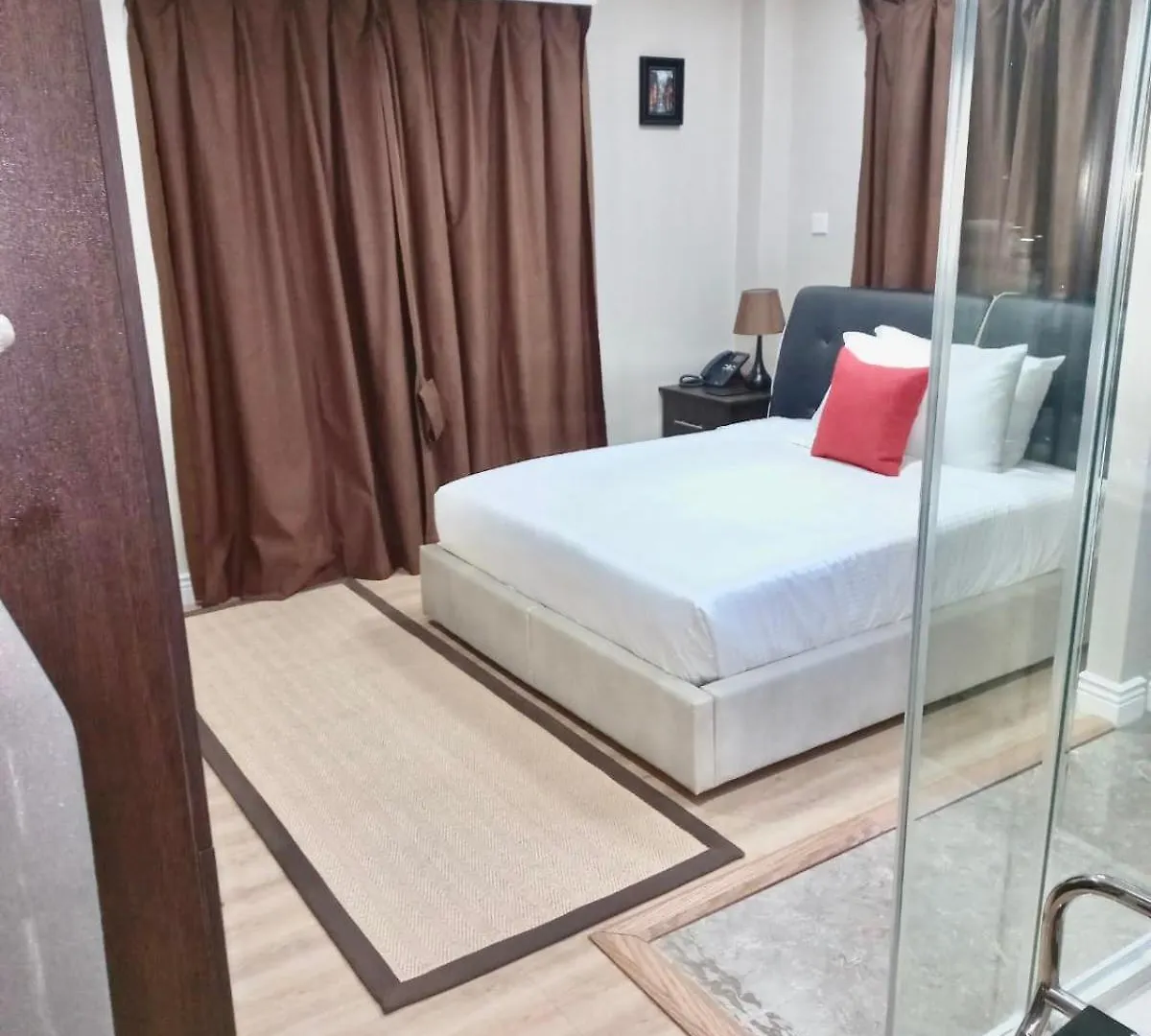 Myah'S Hotel Brighton Village